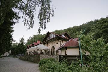 Фото Отель Bogolvar Retreat Resort г. Анталовцы 1