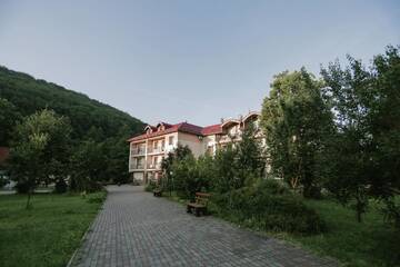 Фото Отель Bogolvar Retreat Resort г. Анталовцы 2